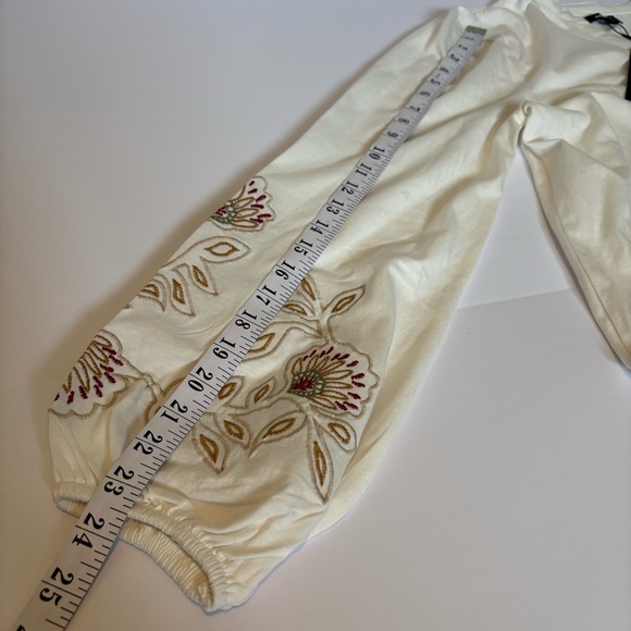 Mexx Cream long sleeve shirt with Floral Embroidery, NWT, Size Small - Picture 9 of 11